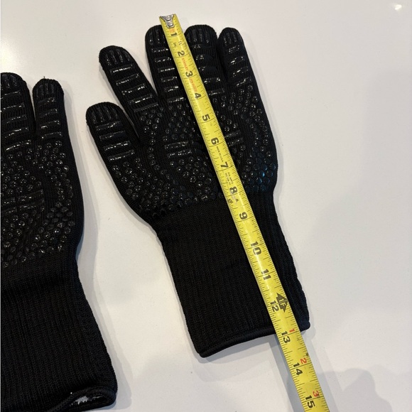 NWT Heat Resistant Gloves - Picture 3 of 7